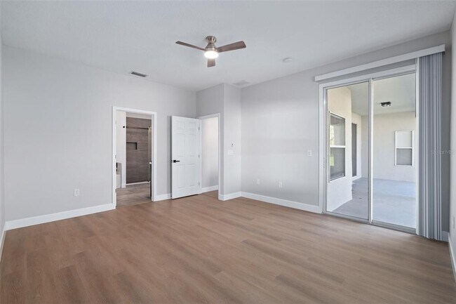 Building Photo - 32 Roxton Ln
