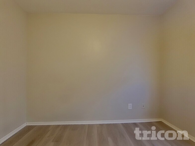 Building Photo - 25760 W Valley View Dr