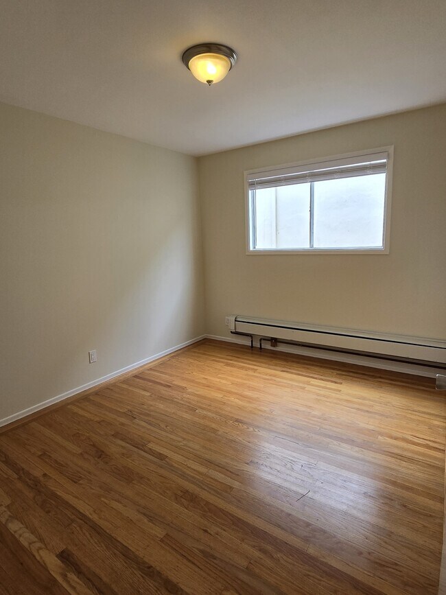Building Photo - 445 Dellbrook Ave