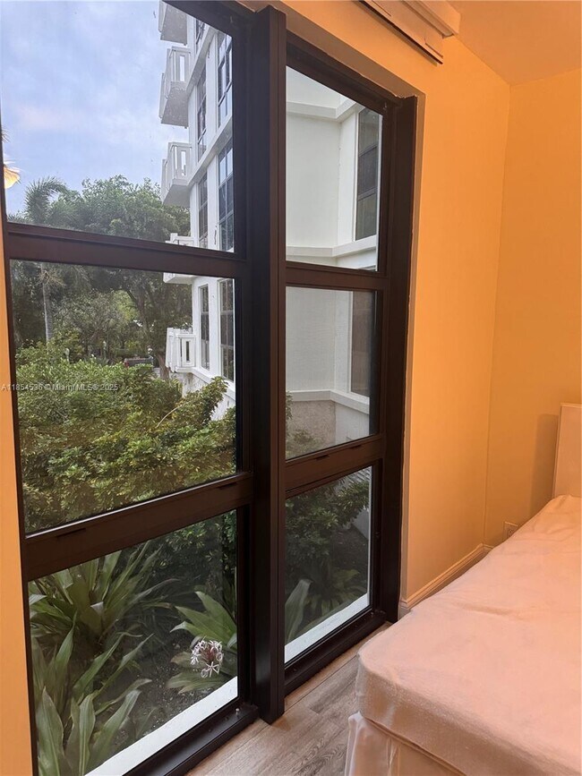 Building Photo - 1121 Crandon Blvd