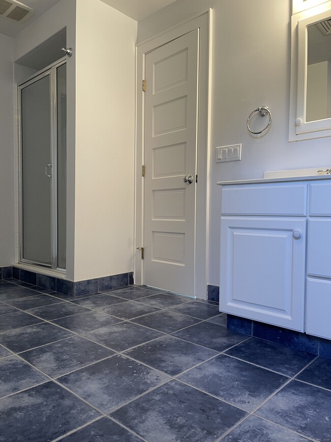 Building Photo - 71 Benjamin St