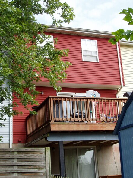 Building Photo - 605 Burlington Ct