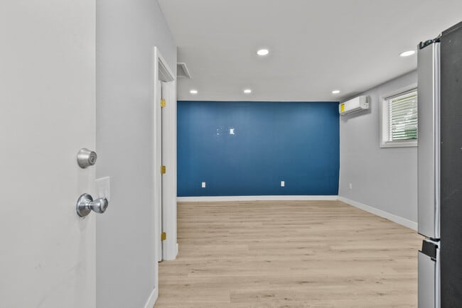 Building Photo - 10144 Gaviota Ave