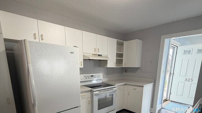 Building Photo - 75 Redwood Dr