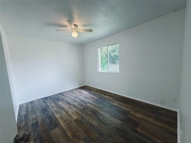 Building Photo - 9906 Hundred Oaks Cir
