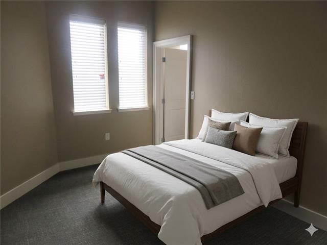 Building Photo - 928 Travis Ave