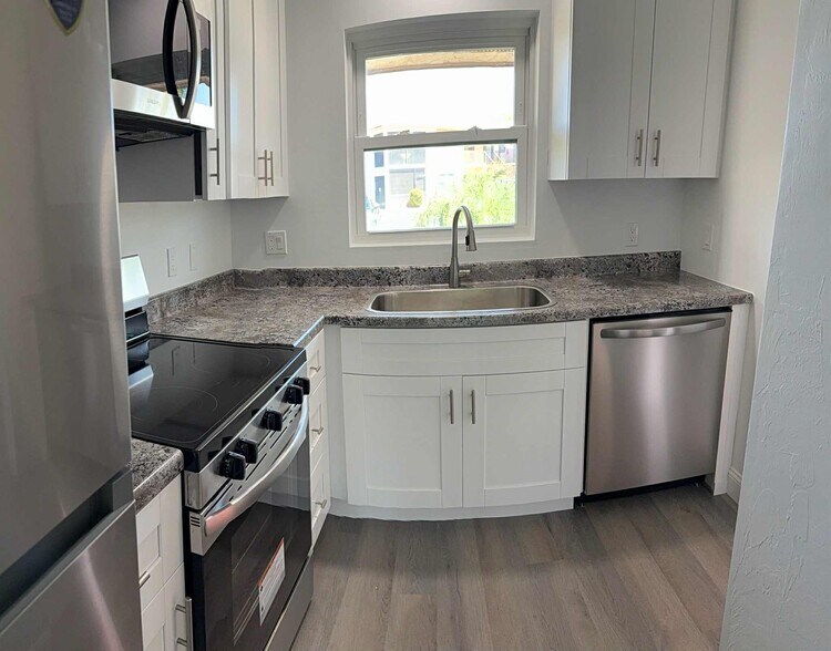 Building Photo - 16881 Davis Rd