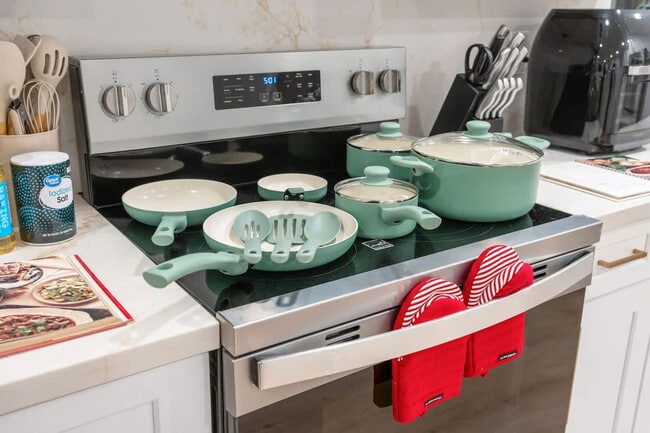 Building Photo - 5048 Bluff Pl