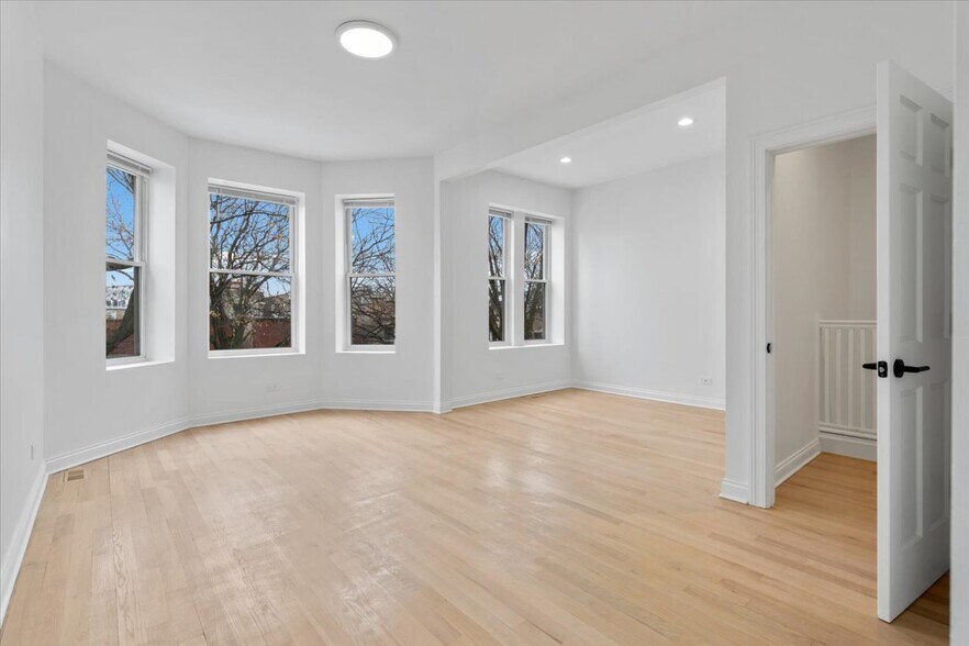 Building Photo - 2649 W Thomas St