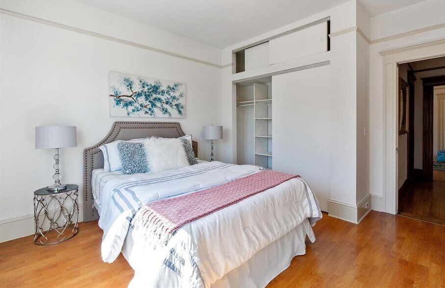 Building Photo - 4076 Santa Rita St