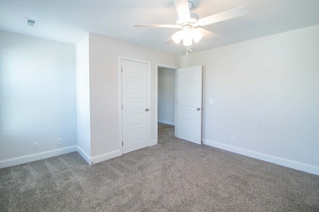 Building Photo - 433 Pomeroy Dr