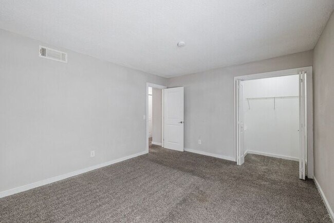 Building Photo - Affordable Living 20 Minutes from Everything Atlanta -2 Bedroom 2 1/2 Baths only $1300*
