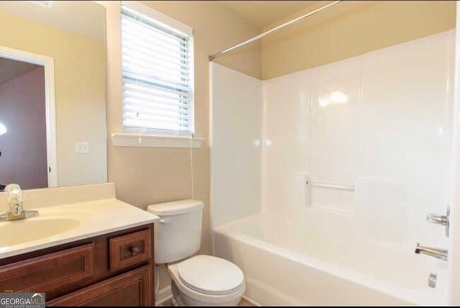 Building Photo - 75 Village Park Dr