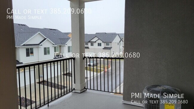 Building Photo - Gorgeous Top Floor Condo! Great Views!
