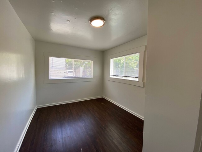 Building Photo - One Bed, One Bath Apartment Located Downtown