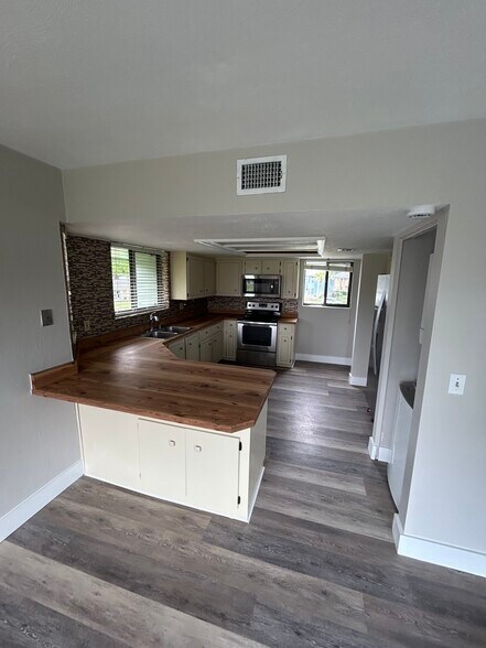 Building Photo - 114 Blue Heron Dr