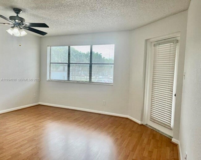 Building Photo - 540 S Park Rd