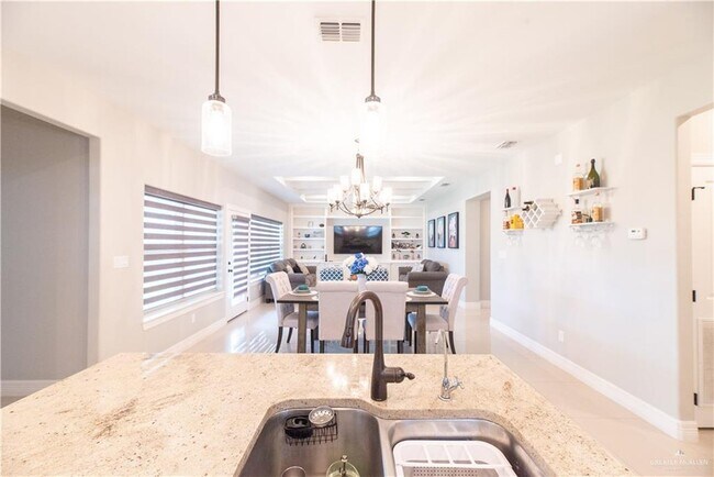 Building Photo - 5717 Oriole Ave