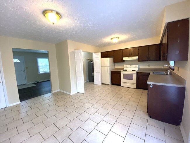 Building Photo - 1505 Kelly Cir