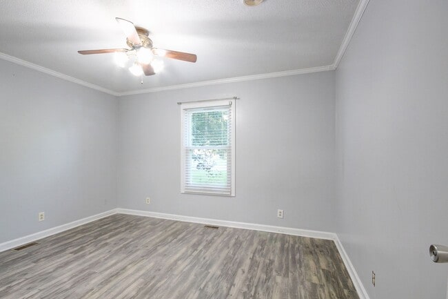 Building Photo - Three Bedroom Home for Rent with Two Bonus Areas!!!