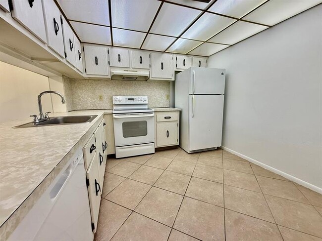 Building Photo - 7173 Orange Dr