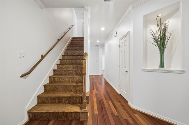 Building Photo - 7608 Janak Dr