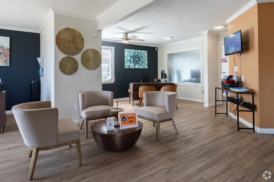 Primary Photo - Woodside Flats