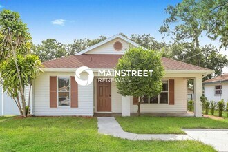 Building Photo - 3 Bedroom Pet-Friendly Home in SARASOTA, FL with Main Street Renewal