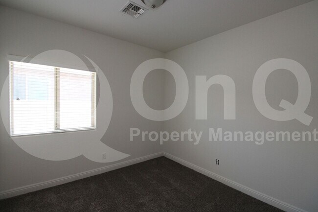 Building Photo - 1686 W Paisley Dr
