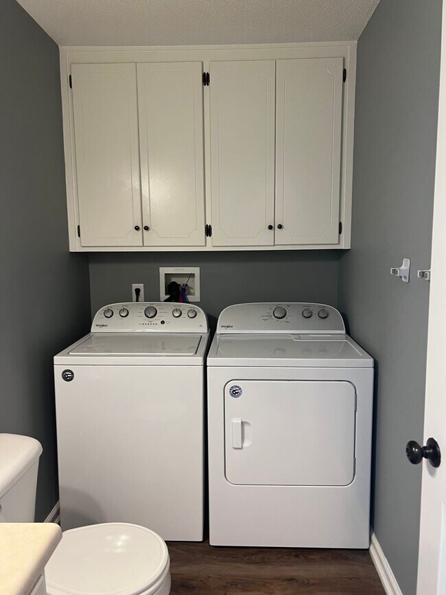 Building Photo - Available NOW  - 117 N. Springview