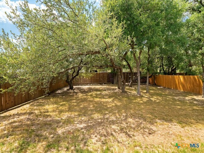 Building Photo - 530 Carriage House