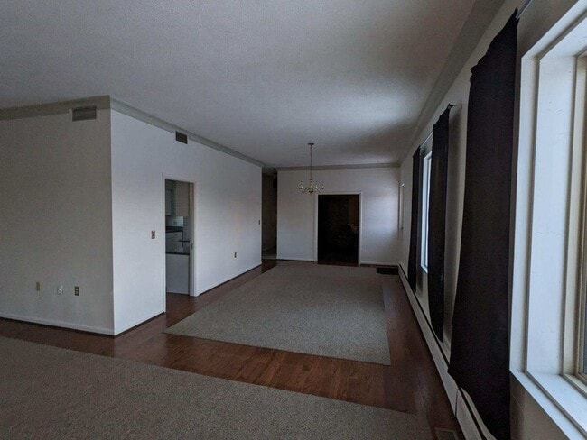 Building Photo - Awesome Downtown Apartment