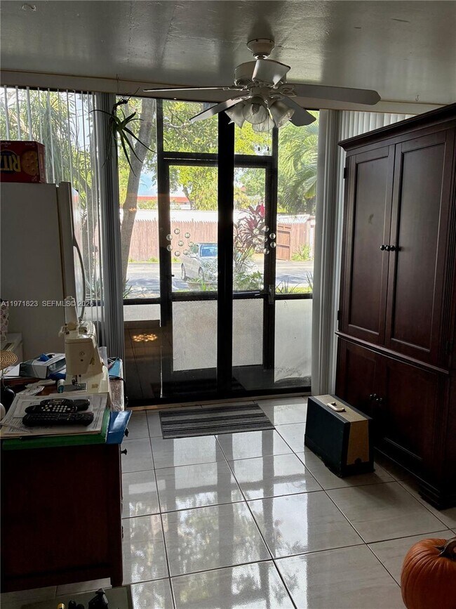 Building Photo - 3680 Inverrary Dr