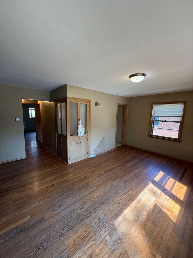 Building Photo - 3308 N Dousman St