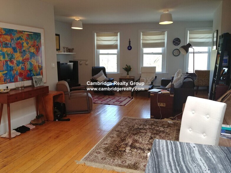 Building Photo - 1228 Cambridge St