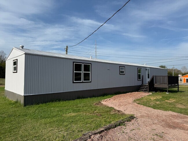 Building Photo - 3 Bedroom 2 Bathroom Mobile Home Located in Mosheim, TN