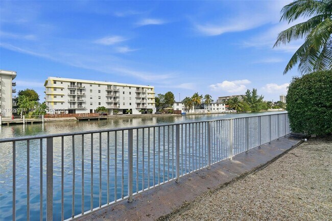 Building Photo - 1185 Marseille Dr