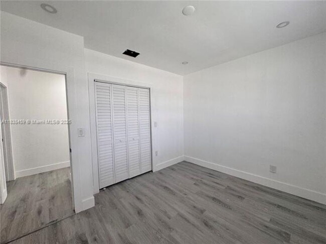 Building Photo - 8430 SW 32nd St