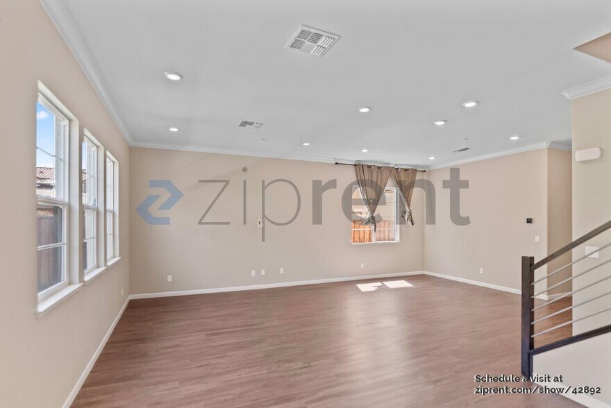 Building Photo - 39794 Tomcod St