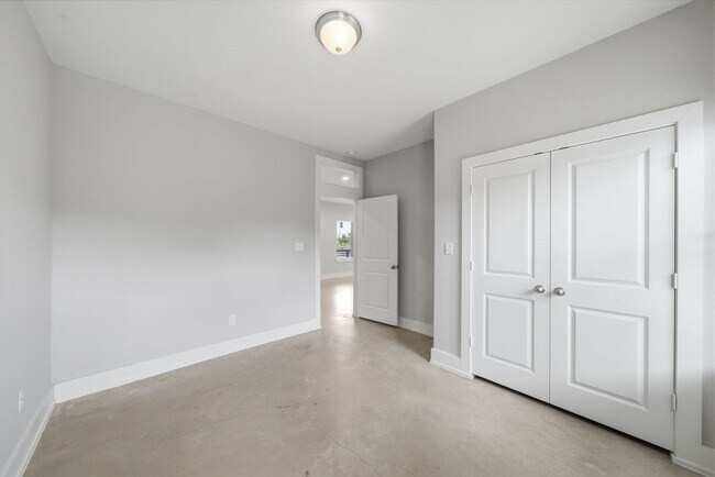 Building Photo - 603 Edgewood St