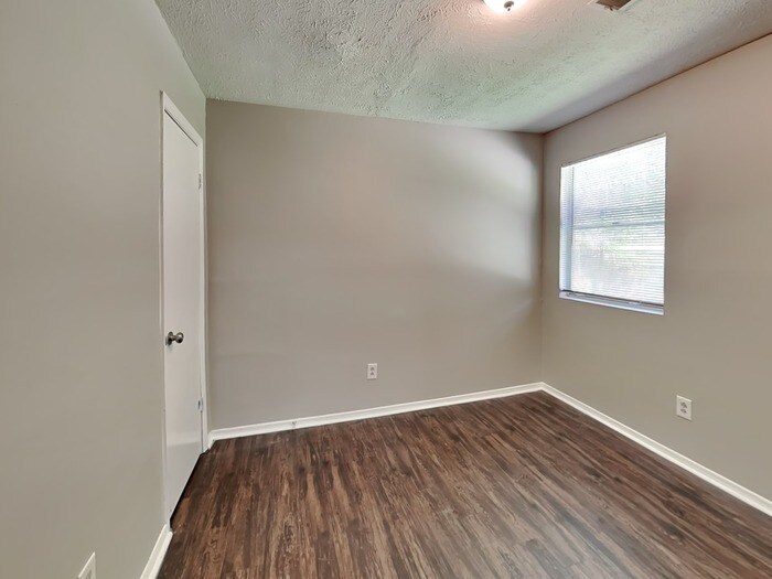 Building Photo - 7090 Winkfield Pl