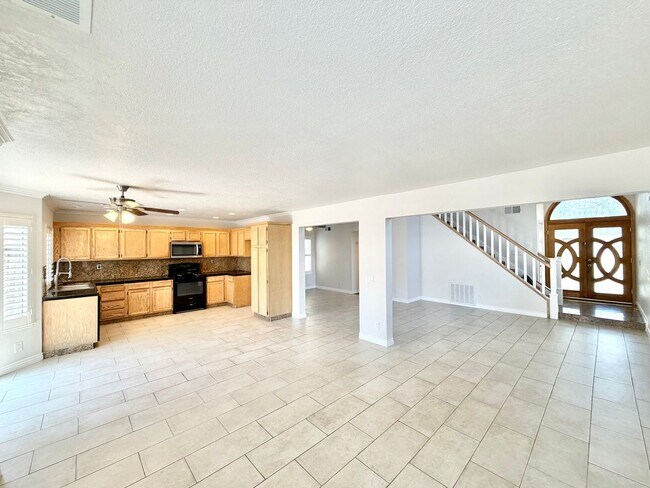 Building Photo - Open-Concept 3 Bedroom 2.5 Bathroom Home with Soaring Ceilings & Spacious Backyard