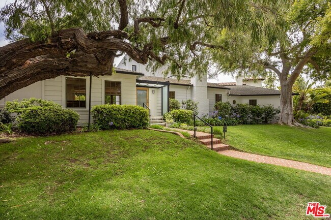 Primary Photo - 202 S Saltair Ave