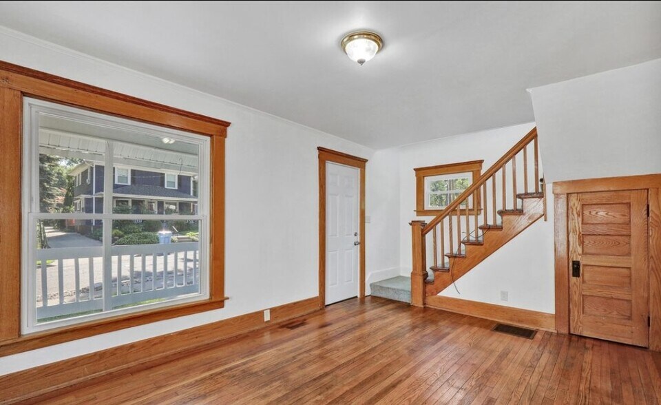 Building Photo - 1404 Linval St