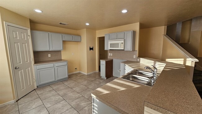 Building Photo - 2320 Shady Pine Dr