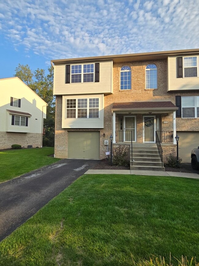 Building Photo - Spacious 3-bedroom Hampton townhome