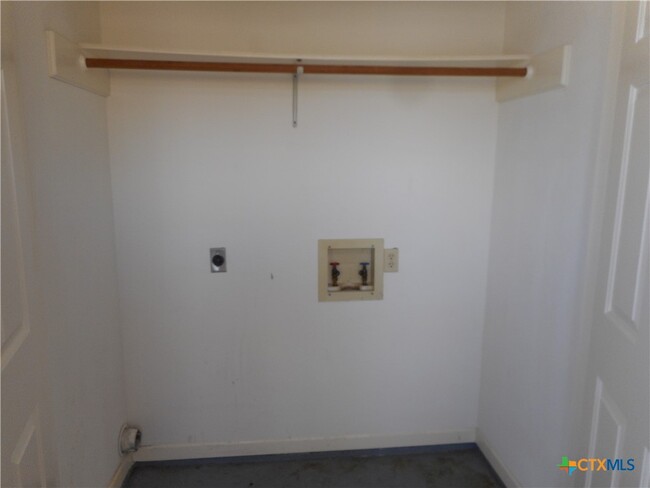 Building Photo - 214 Gemini Ct