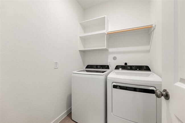 Building Photo - 13505 Harbor Pt Dr