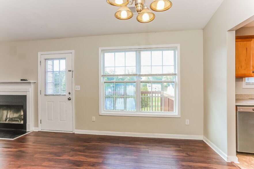 Building Photo - 4809 Camelot Dr