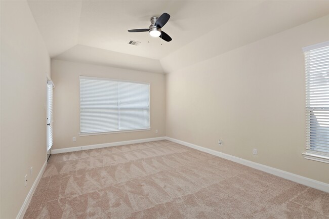 Building Photo - 5026 Gulf Stream Ln